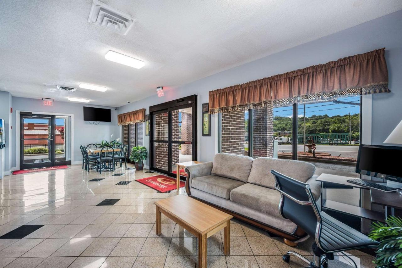 Econo Lodge Inn & Suites University Huntsville Exteriör bild