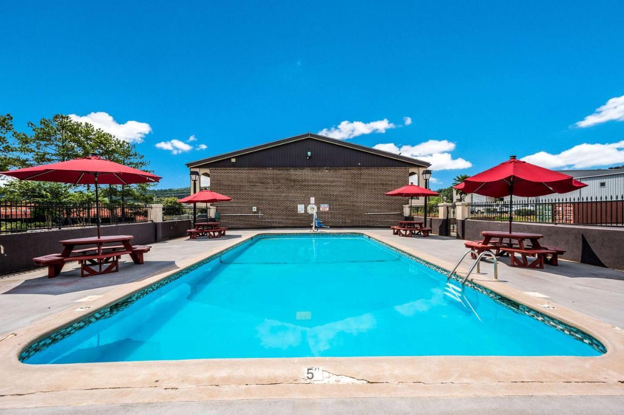 Econo Lodge Inn & Suites University Huntsville Exteriör bild