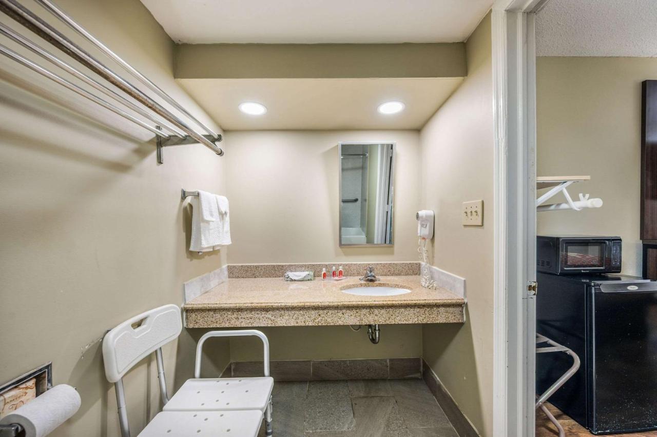 Econo Lodge Inn & Suites University Huntsville Exteriör bild