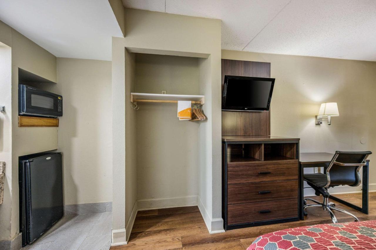 Econo Lodge Inn & Suites University Huntsville Exteriör bild