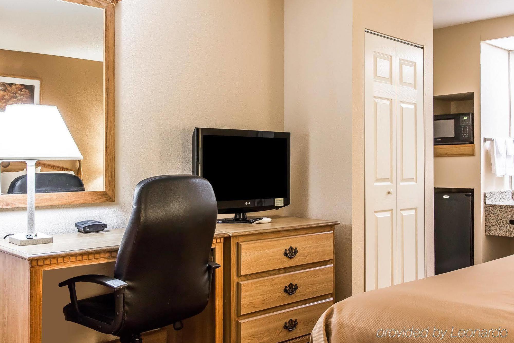 Econo Lodge Inn & Suites University Huntsville Exteriör bild
