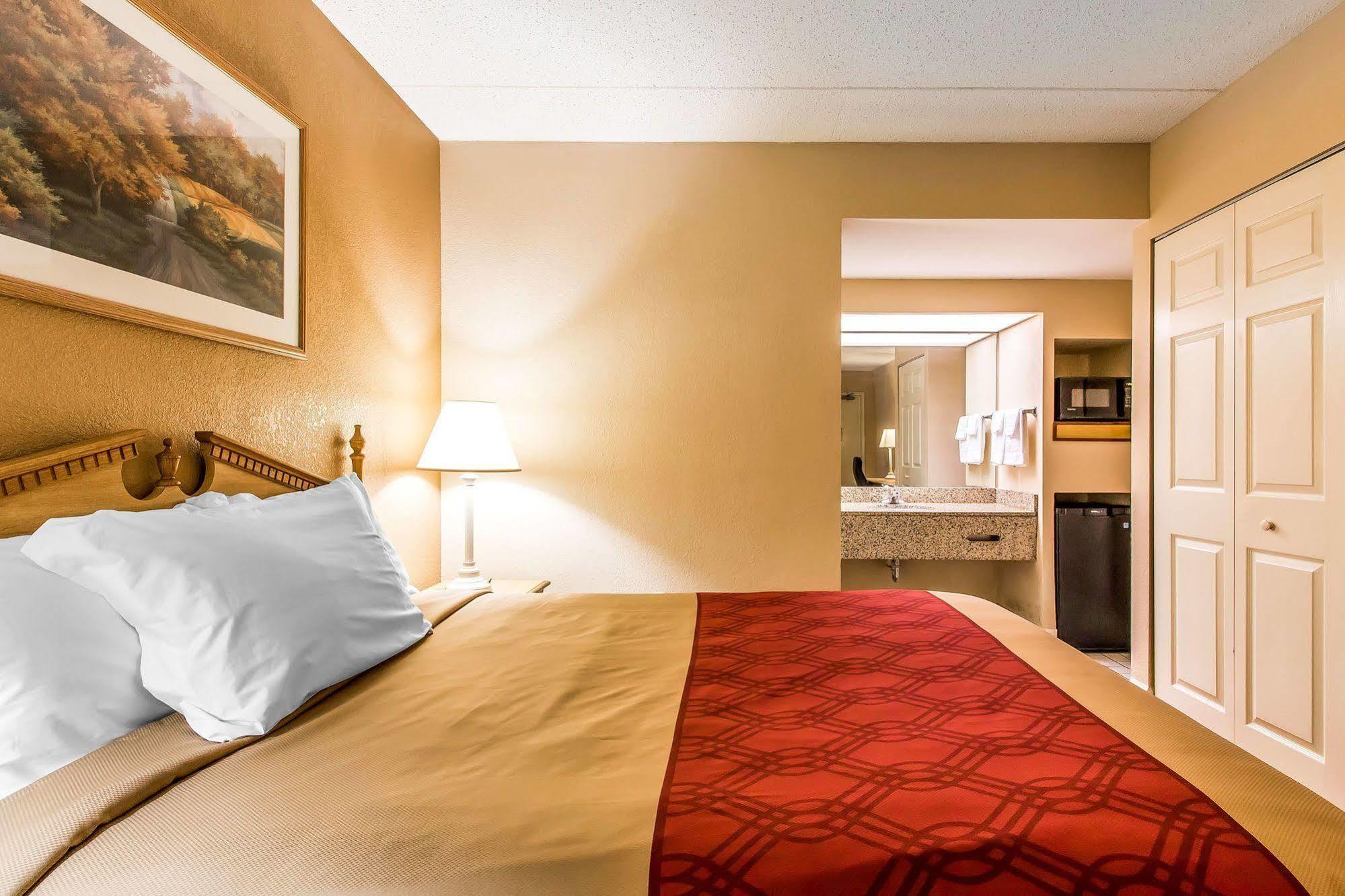 Econo Lodge Inn & Suites University Huntsville Exteriör bild